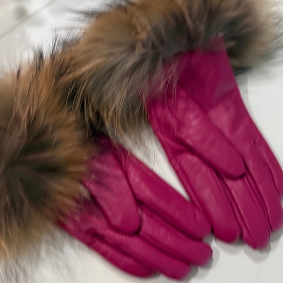New Pink Leather Gloves with Fur Trim - Picture 2 of 3